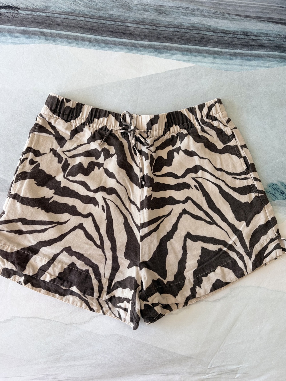 Zebra print linen-blend shorts